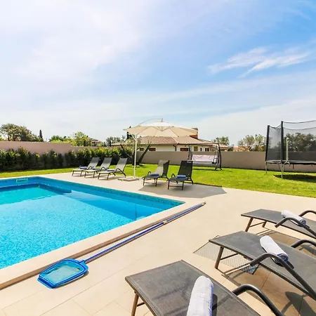 Charming Enjoy With Private Pool In *