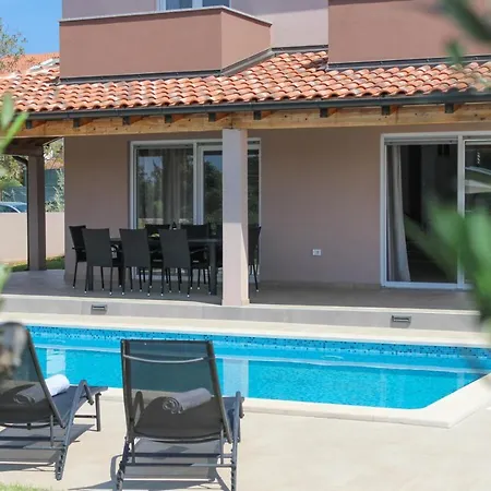 Charming Enjoy With Private Pool In *