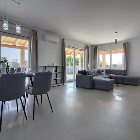 Charming Enjoy With Private Pool In