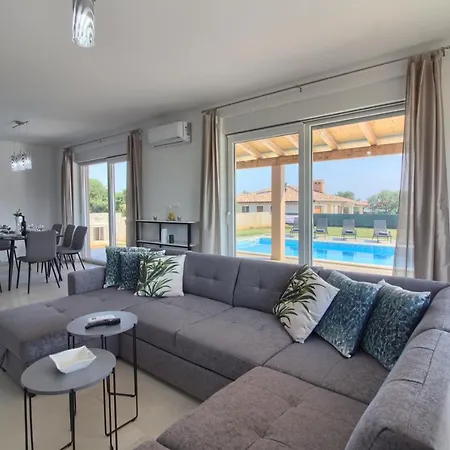 Charming Enjoy With Private Pool In *