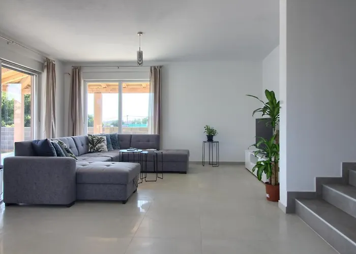 Charming Enjoy With Private Pool In פולה