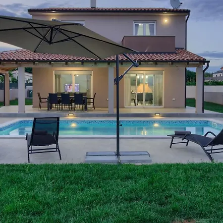 Charming Enjoy With Private Pool In Villa *