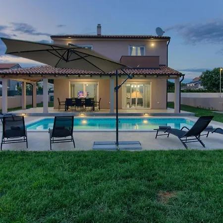 Charming Enjoy With Private Pool In Villa