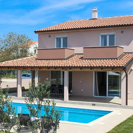 Βίλα Charming Enjoy With Private Pool In Πούλα