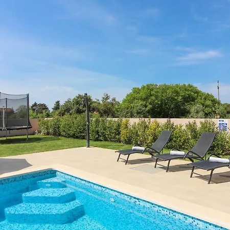 Charming Enjoy With Private Pool In Villa Pula