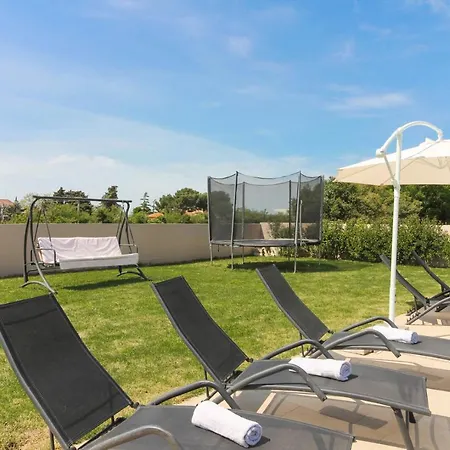 Charming Enjoy With Private Pool In Villa Pula