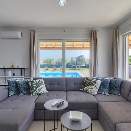 Вилла Charming Enjoy With Private Pool In Пула