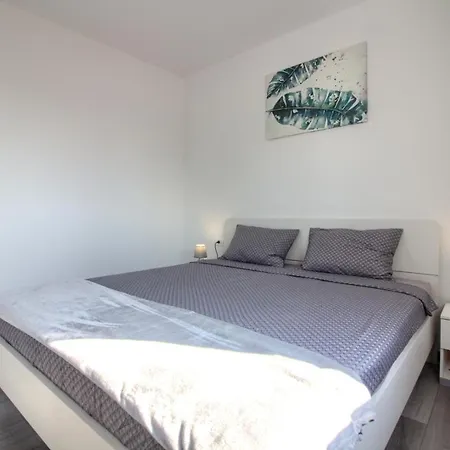 Charming Enjoy With Private Pool In Pula
