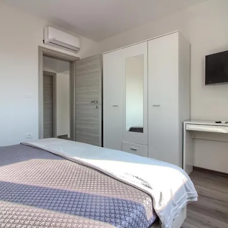 Charming Enjoy With Private Pool In Pula