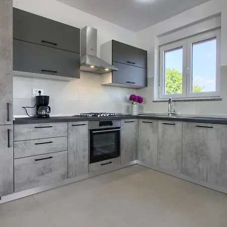 Charming Enjoy With Private Pool In * Póla