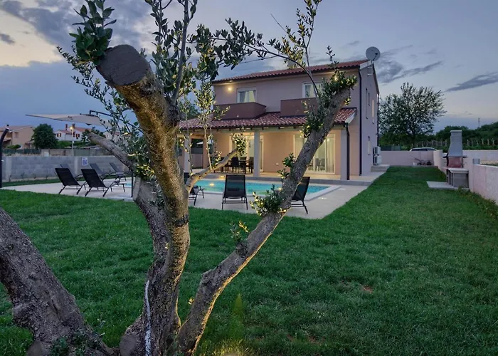 Vila Charming Enjoy With Private Pool In Pula