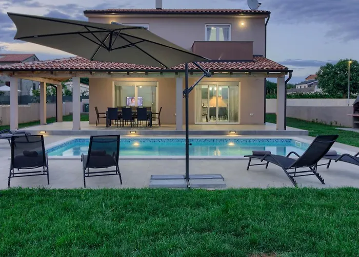 Charming Enjoy With Private Pool In Vila *