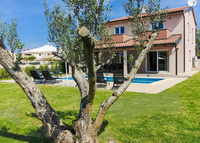 Charming Enjoy With Private Pool In Vila