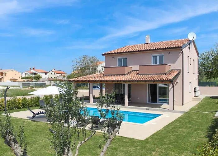 Charming Enjoy With Private Pool In Vila *