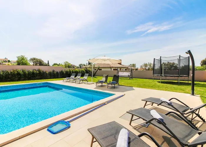 Charming Enjoy With Private Pool In *