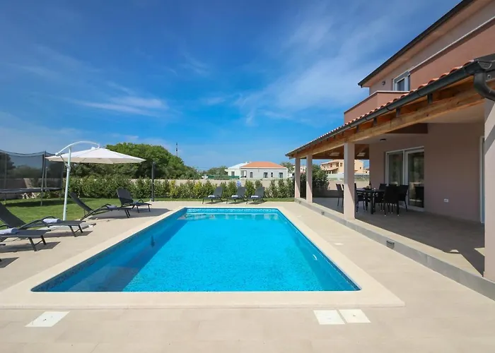 Charming Enjoy With Private Pool In Vila *