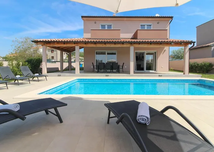 Charming Enjoy With Private Pool In Vila Pula