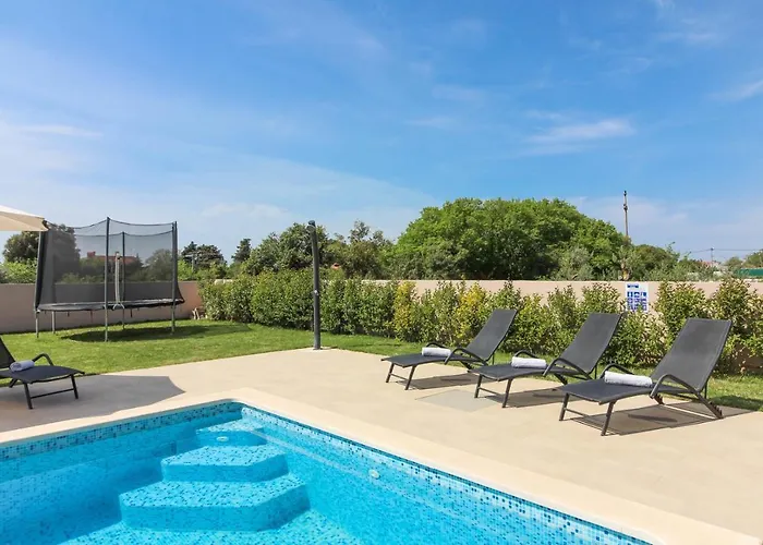 Charming Enjoy With Private Pool In Vila Pula