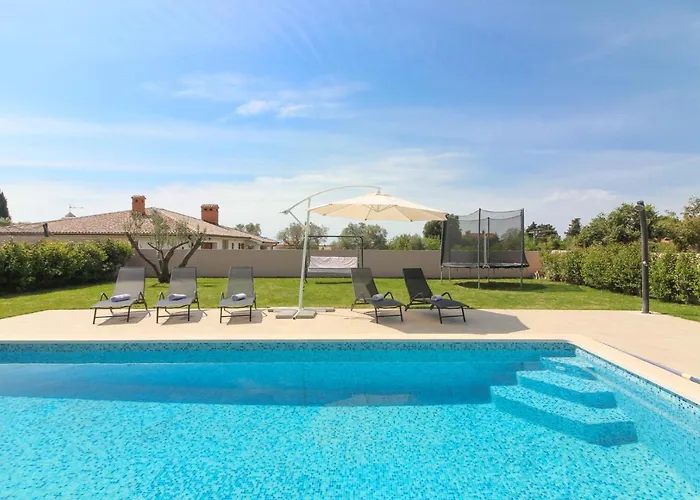 Charming Enjoy With Private Pool In Vila