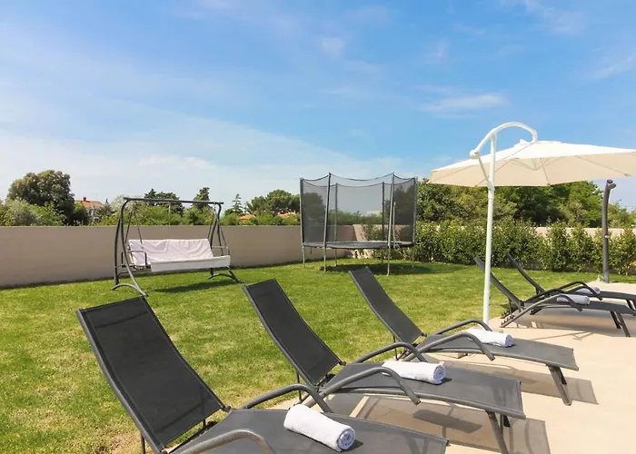 Charming Enjoy With Private Pool In Vila Pula