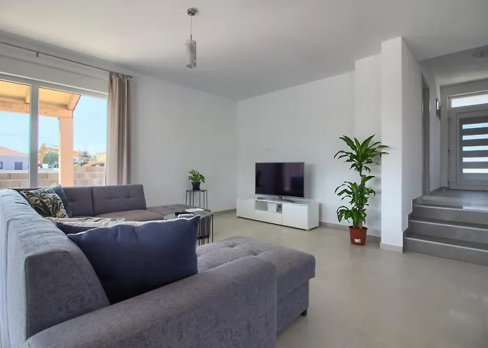 Charming Enjoy With Private Pool In Vila Pula