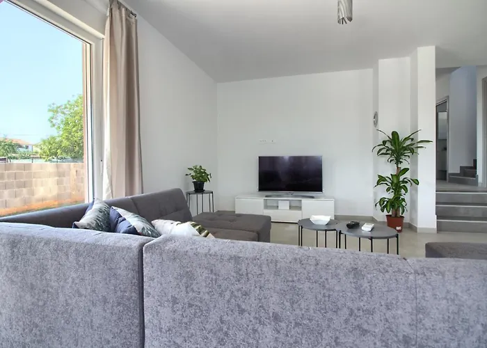 Charming Enjoy With Private Pool In *