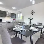 Charming Enjoy With Private Pool In *