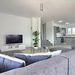 Charming Enjoy With Private Pool In Pula