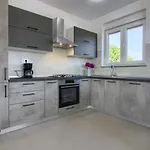 Charming Enjoy With Private Pool In * Pula